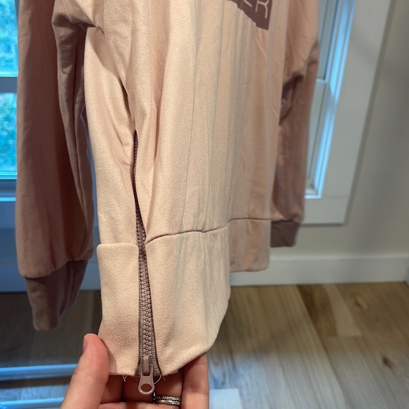 Spyder sweater in pink, size medium - Picture 2 of 4